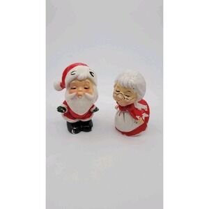 Napco Mr And Mrs Santa Claus Kissing Salt‎ & Pepper Shakers